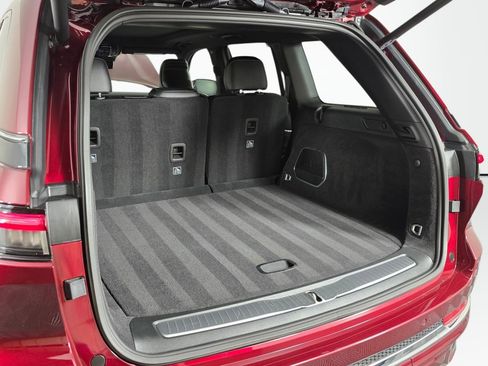Used 2023 Jeep Grand Cherokee Overland w/ Luxury Tech Group IV AWD/4WD image 15