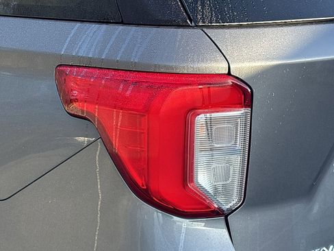 Used 2023 Ford Explorer Platinum w/ Technology Package image 7