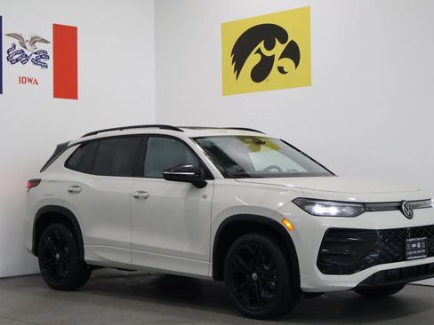 New 2026 Volkswagen Tiguan SE R-Line image 1