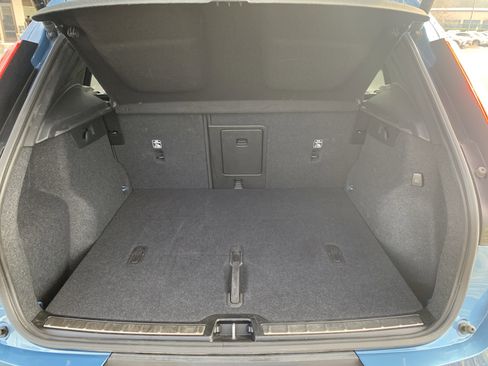 Used 2025 Volvo XC40 B5 Plus image 34