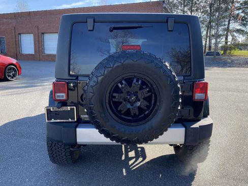 Used 2012 Jeep Wrangler Unlimited Sahara image 6