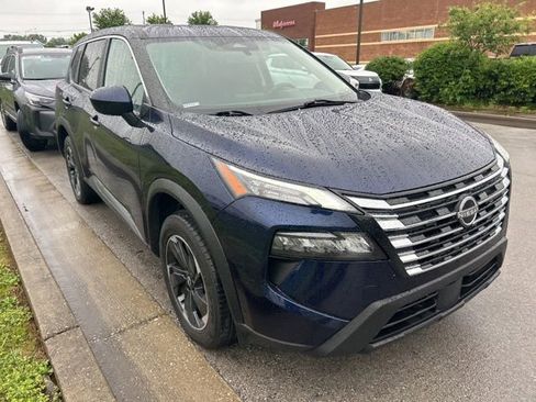 Used 2024 Nissan Rogue SV FWD image 2