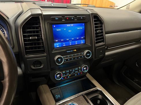 Used 2020 Ford Expedition Limited image 22