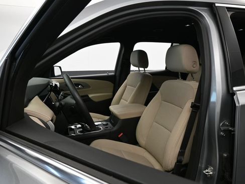 Used 2023 Chevrolet Traverse LS FWD image 10