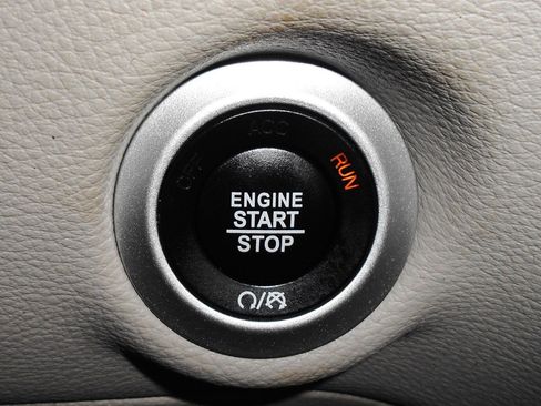 Certified 2024 Chrysler Pacifica Touring-L image 14