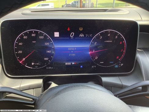 Used 2023 Mercedes-Benz GLC 300 4MATIC image 13