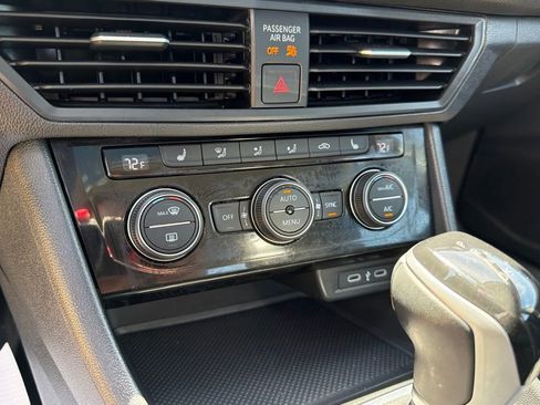 Used 2023 Volkswagen Jetta SE w/ Panoramic Sunroof Package FWD image 18