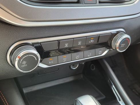 Used 2024 Nissan Altima 2.5 SR FWD image 18