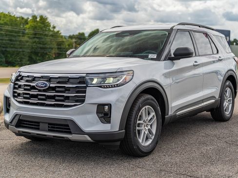 New 2025 Ford Explorer Active w/ Active Comfort Package image 2