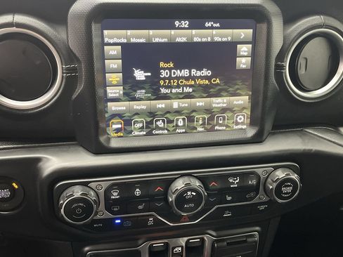 Used 2023 Jeep Wrangler Unlimited Sahara w/ Cold Weather Group AWD/4WD image 17
