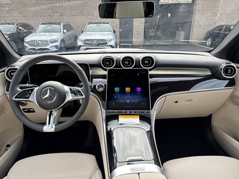 Used 2026 Mercedes-Benz GLC 300 4MATIC image 11