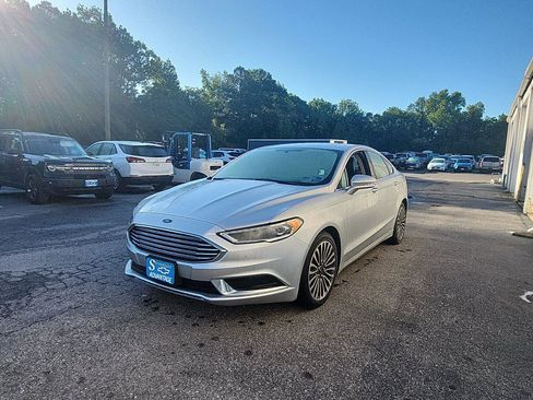 Used 2018 Ford Fusion SE w/ Fusion SE Technology Package FWD image 1