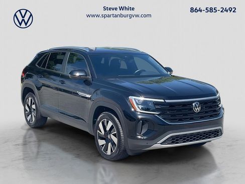 Used 2026 Volkswagen Atlas Cross Sport SE w/ Panoramic Sunroof Package FWD image 1