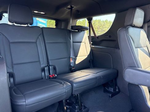 Used 2025 GMC Yukon XL Denali RWD image 15