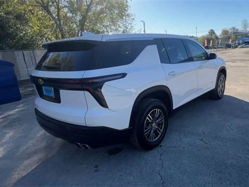 Used 2024 Chevrolet Traverse LS image 8