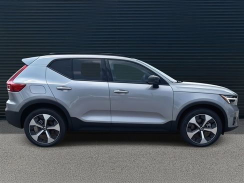 Used 2026 Volvo XC40 B5 Plus w/ Protection Package Premier image 4