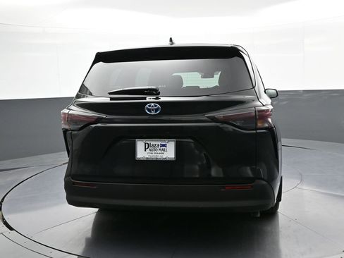 Used 2024 Toyota Sienna LE w/ Protection Package (TMS) AWD/4WD image 7