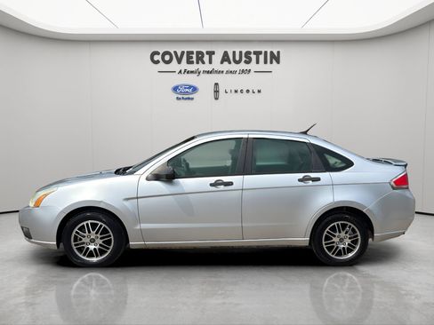 Used 2011 Ford Focus SE w/ 201A Rapid Spec Order Code FWD image 2