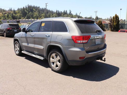 Used 2013 Jeep Grand Cherokee Overland w/ Advance Technology Group AWD/4WD image 7