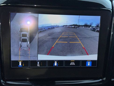 Used 2023 Chevrolet Traverse RS image 18