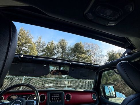 Used 2021 Jeep Wrangler Unlimited Rubicon w/ Xtreme Recon 35" Tire Package image 33