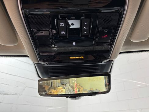 Used 2025 Land Rover Range Rover Long Wheelbase SE AWD/4WD image 12