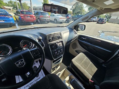 Used 2013 Dodge Grand Caravan SXT FWD image 20