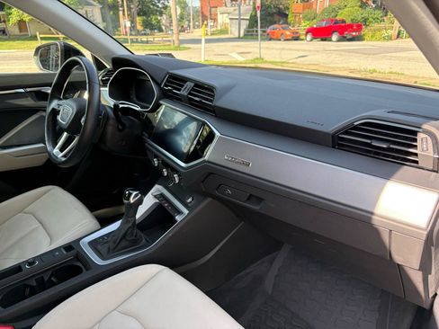 Used 2021 Audi Q3 2.0T Premium w/ Convenience Package AWD/4WD image 19
