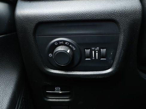 Used 2023 Jeep Grand Cherokee Laredo RWD image 15