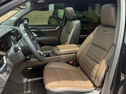 Used 2026 GMC Acadia Denali Ultimate FWD image 8
