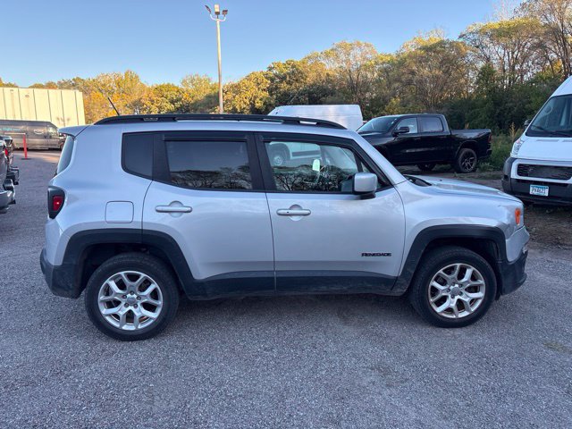 Used 2017 Jeep Renegade Latitude w/ Cold Weather Group AWD/4WD image 9
