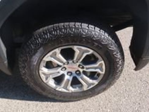 Used 2025 GMC Sierra 1500 SLT AWD/4WD image 16