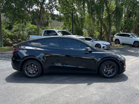 Used 2025 Tesla Model Y Long Range AWD/4WD image 16