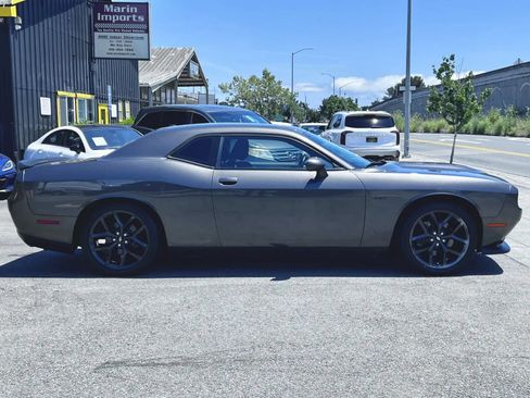 Used 2019 Dodge Challenger R/T w/ Driver Convenience Group RWD image 5