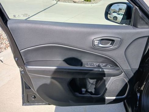 Used 2021 Jeep Compass Latitude AWD/4WD image 11