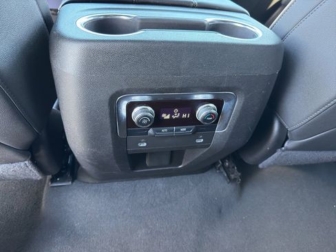 Used 2024 GMC Yukon SLT image 27