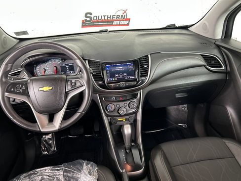 Used 2022 Chevrolet Trax LT w/ LT Convenience Package AWD/4WD image 18