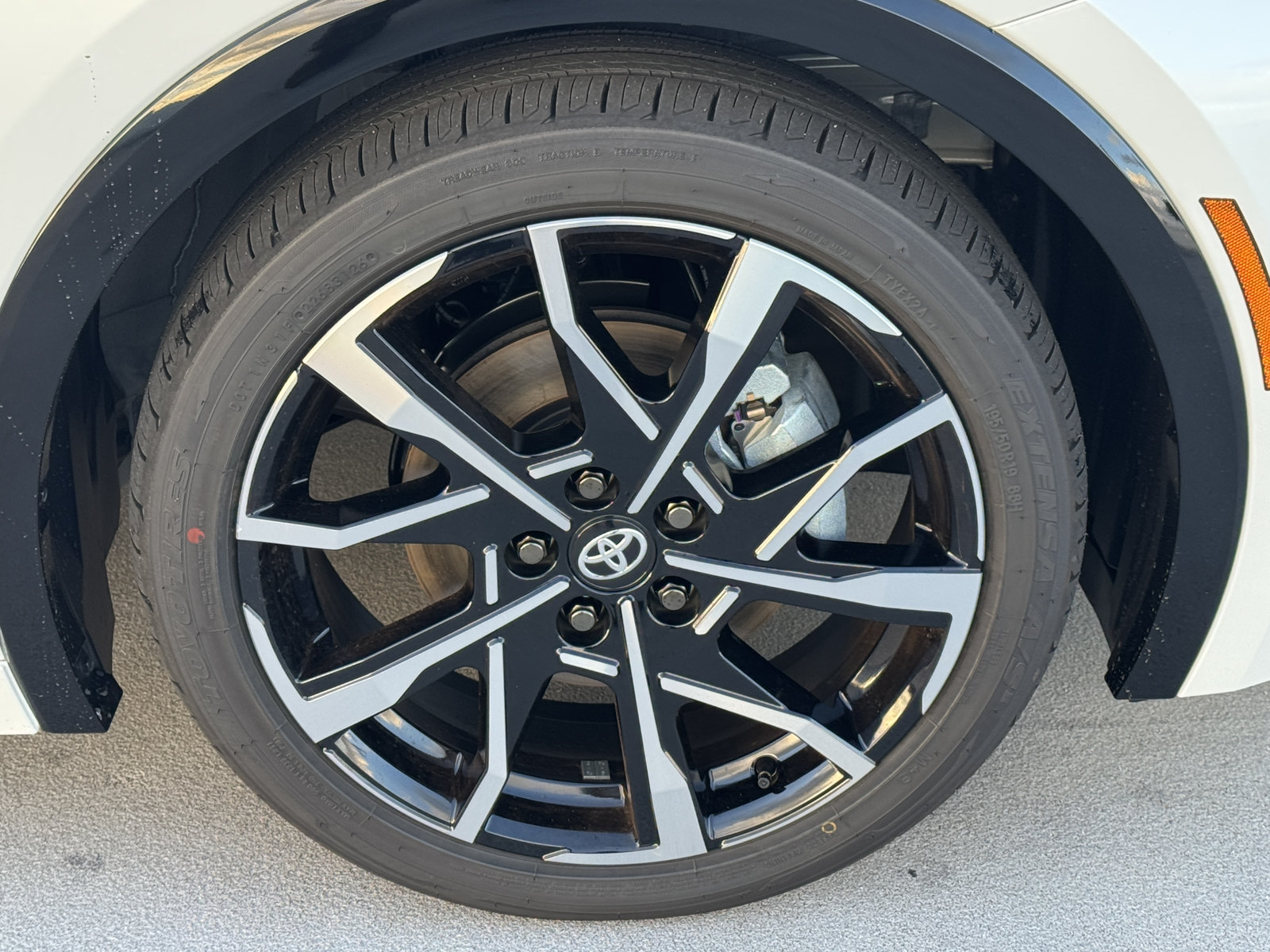 New 2027 Toyota Prius Plug-In Hybrid FWD image 15