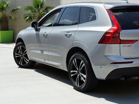 Used 2019 Volvo XC60 T6 Momentum w/ Multimedia Package image 8