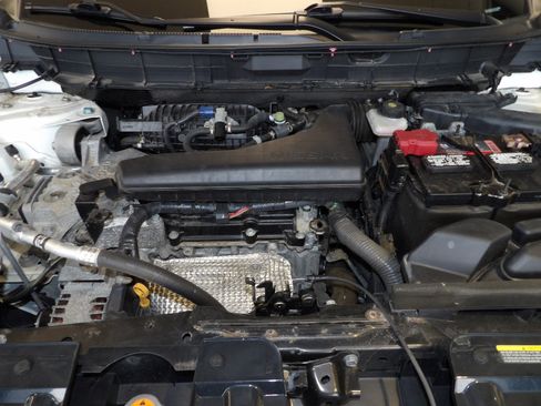 Used 2017 Nissan Rogue SV w/ SV Premium Package image 11