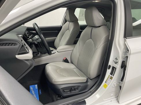 Used 2024 Toyota Camry SE image 18