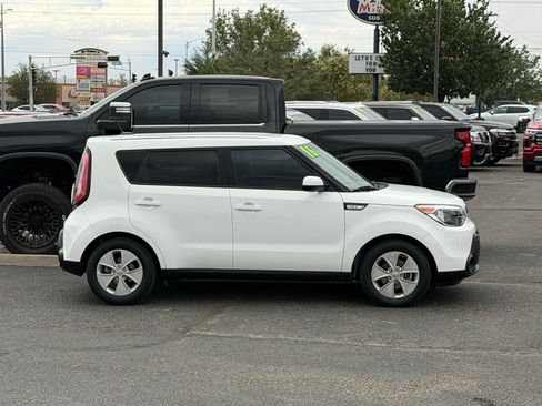 Used 2016 Kia Soul FWD image 3