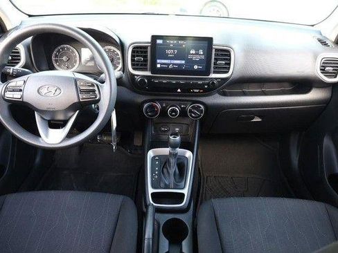 Used 2021 Hyundai Venue SE FWD image 19