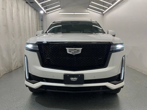 Used 2022 Cadillac Escalade Sport Platinum w/ LPO, ONYX Package AWD/4WD image 3