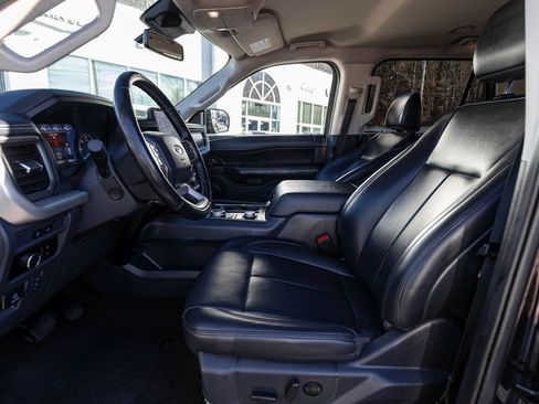Used 2024 Ford Expedition XLT image 20