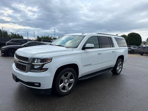 Used 2017 Chevrolet Suburban LT w/ Luxury Package AWD/4WD image 6