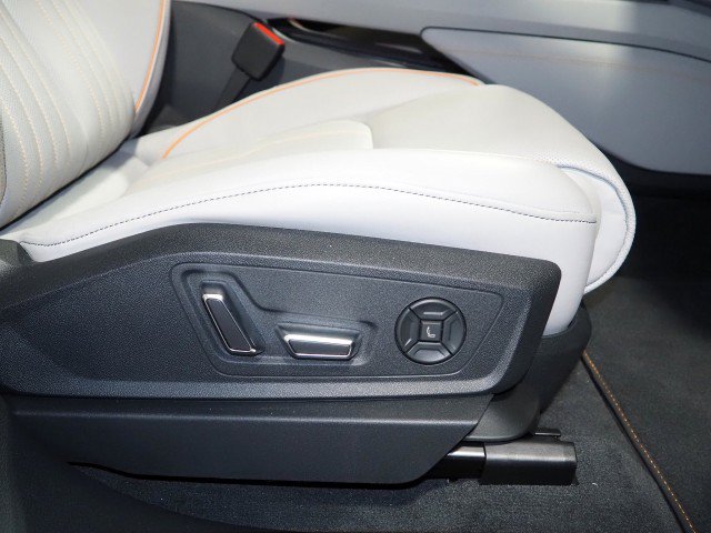 Used 2024 Audi Q8 e-tron Prestige AWD/4WD image 71