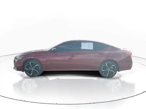 Used 2025 Nissan Altima 2.5 SR w/ SR Premium Package image 4