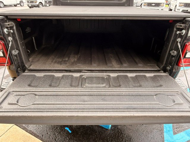 Used 2022 Jeep Gladiator Rubicon w/ LED Lighting Group AWD/4WD image 11