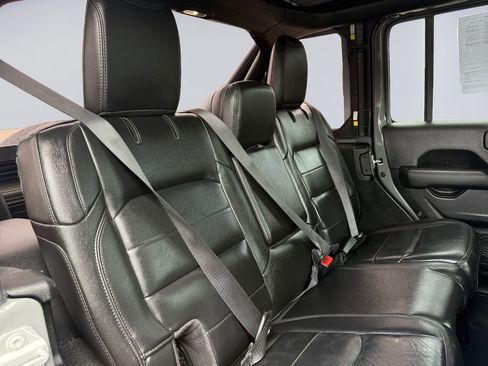 Used 2021 Jeep Wrangler Unlimited Sahara image 18